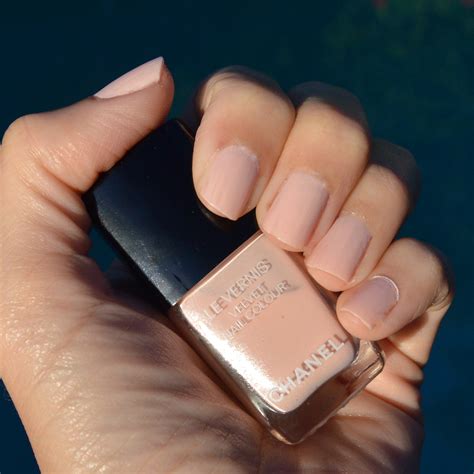 chanel le vernis nail gloss pink rubber|chanel particuliere nail polish.